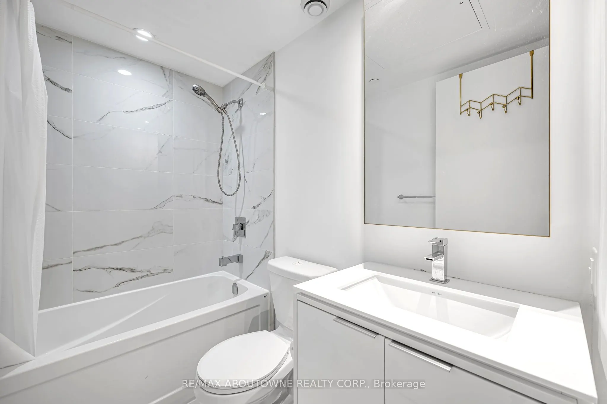 77 Shuter Street, #1516