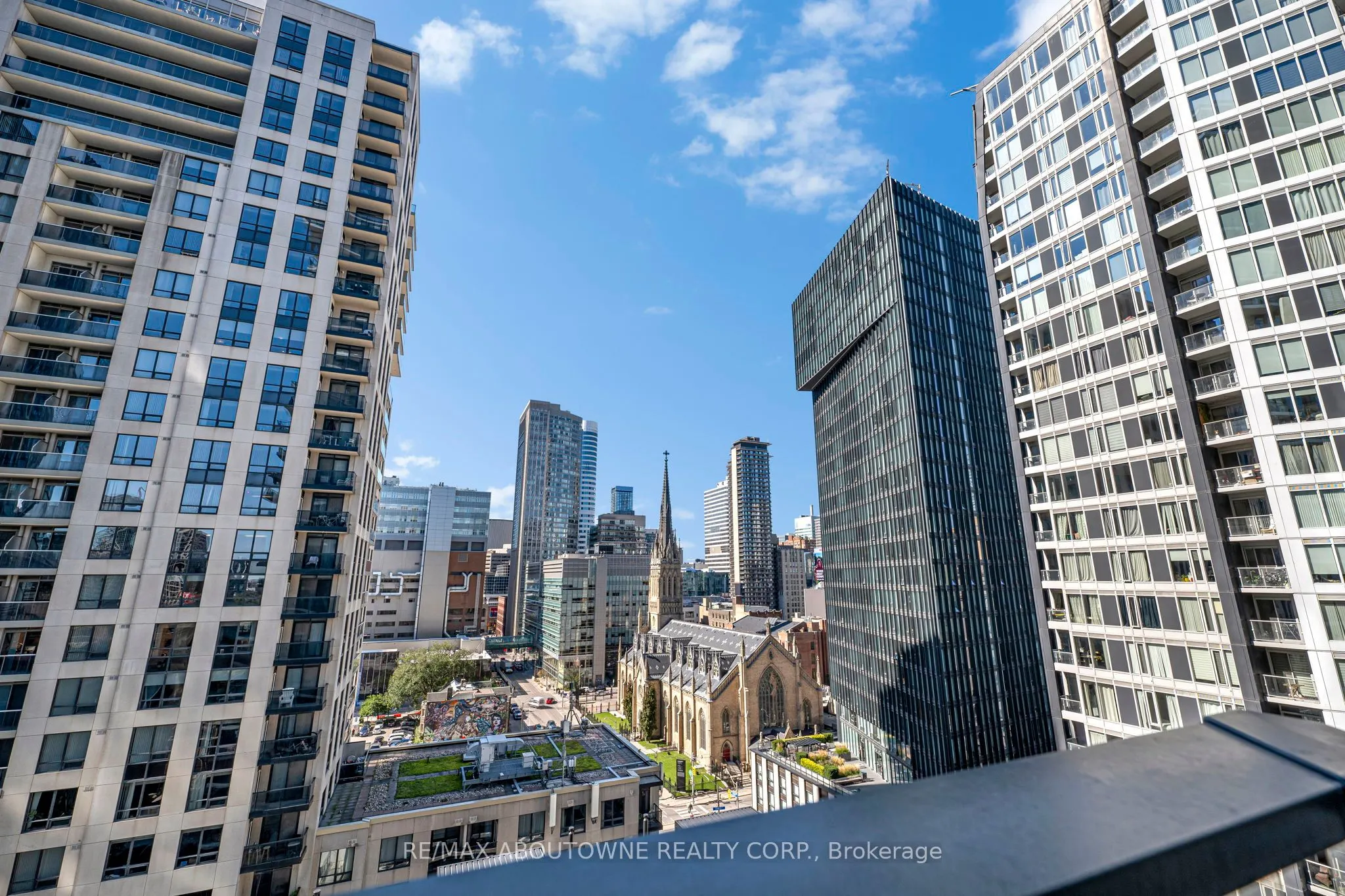 77 Shuter Street, #1516