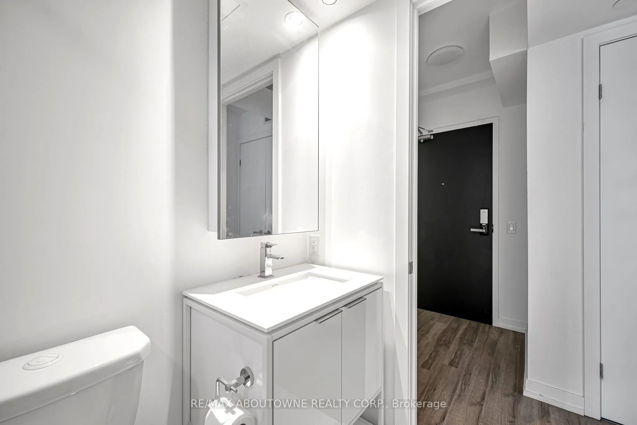77 Shuter Street, #1516