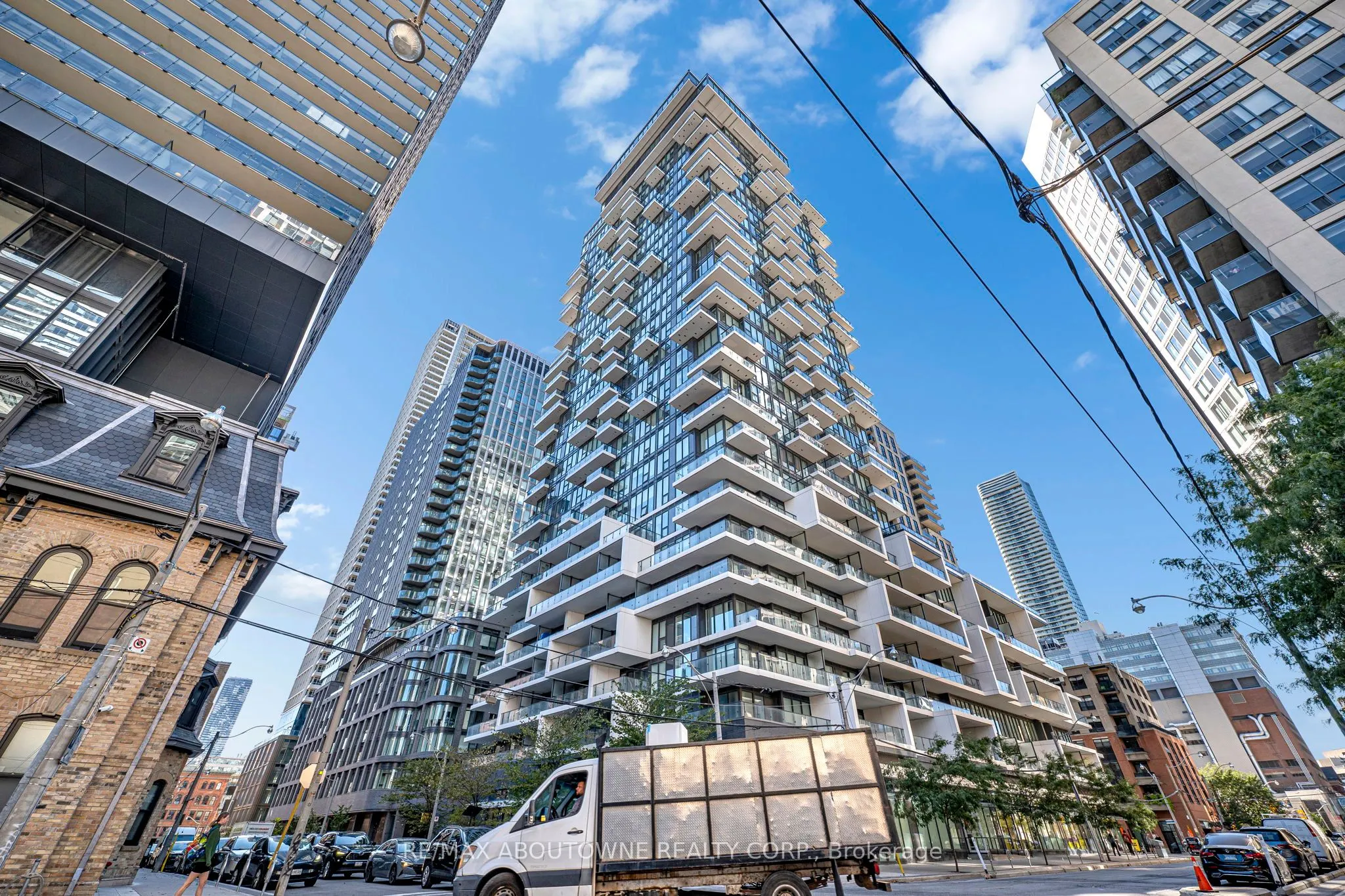 77 Shuter Street, #1516
