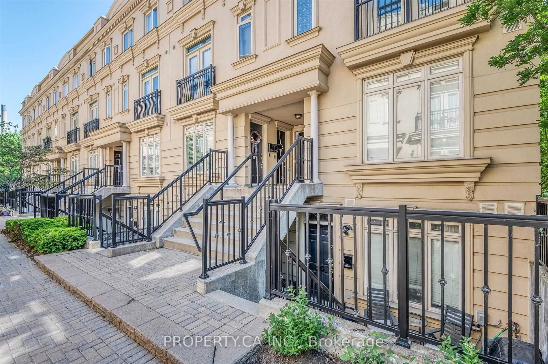 68 Carr Street, #Th8