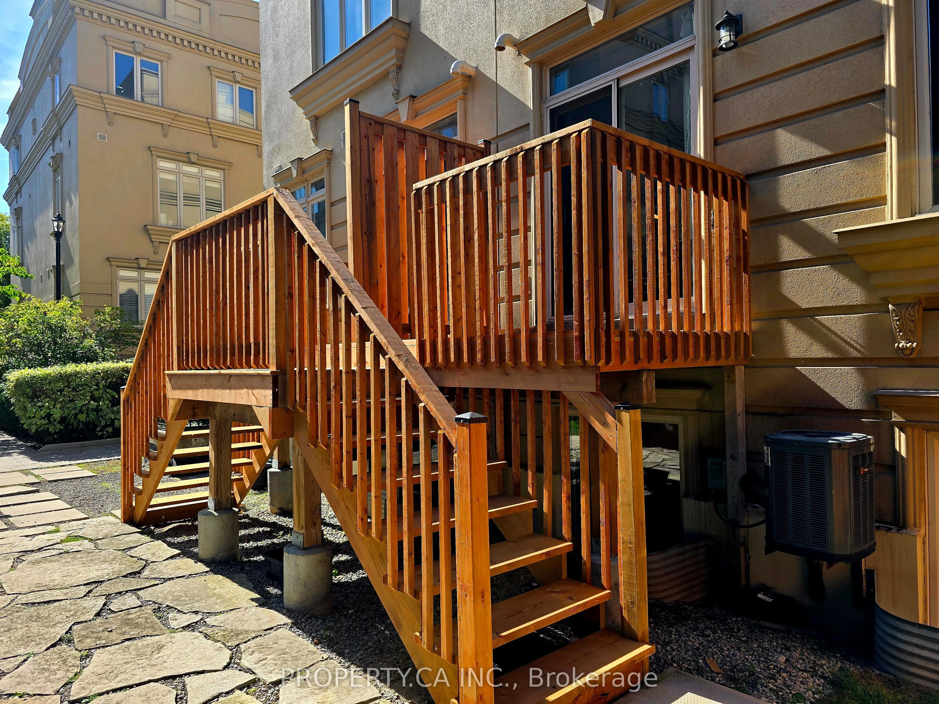 68 Carr Street, #Th8