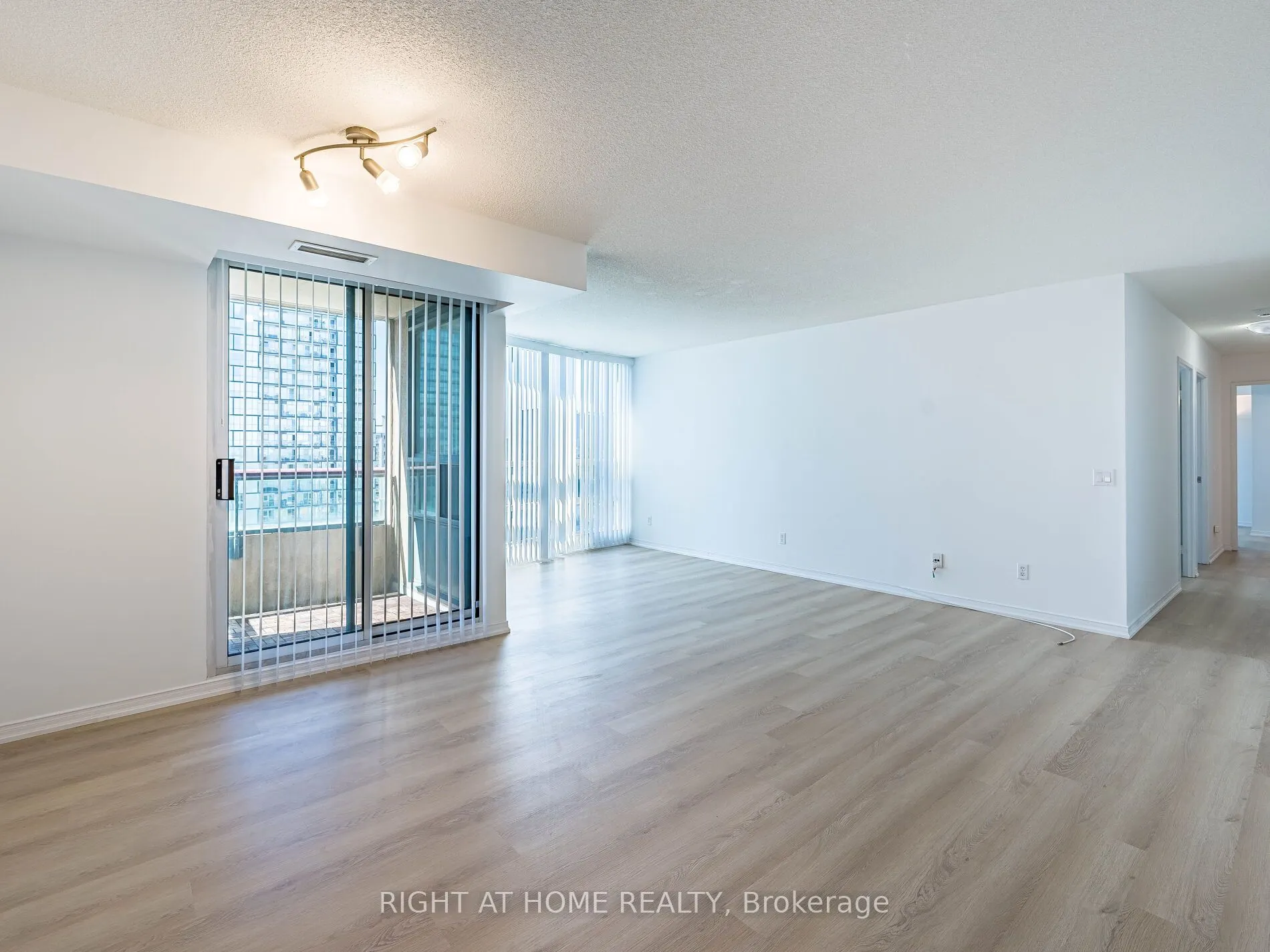 238 Doris Avenue, #2001