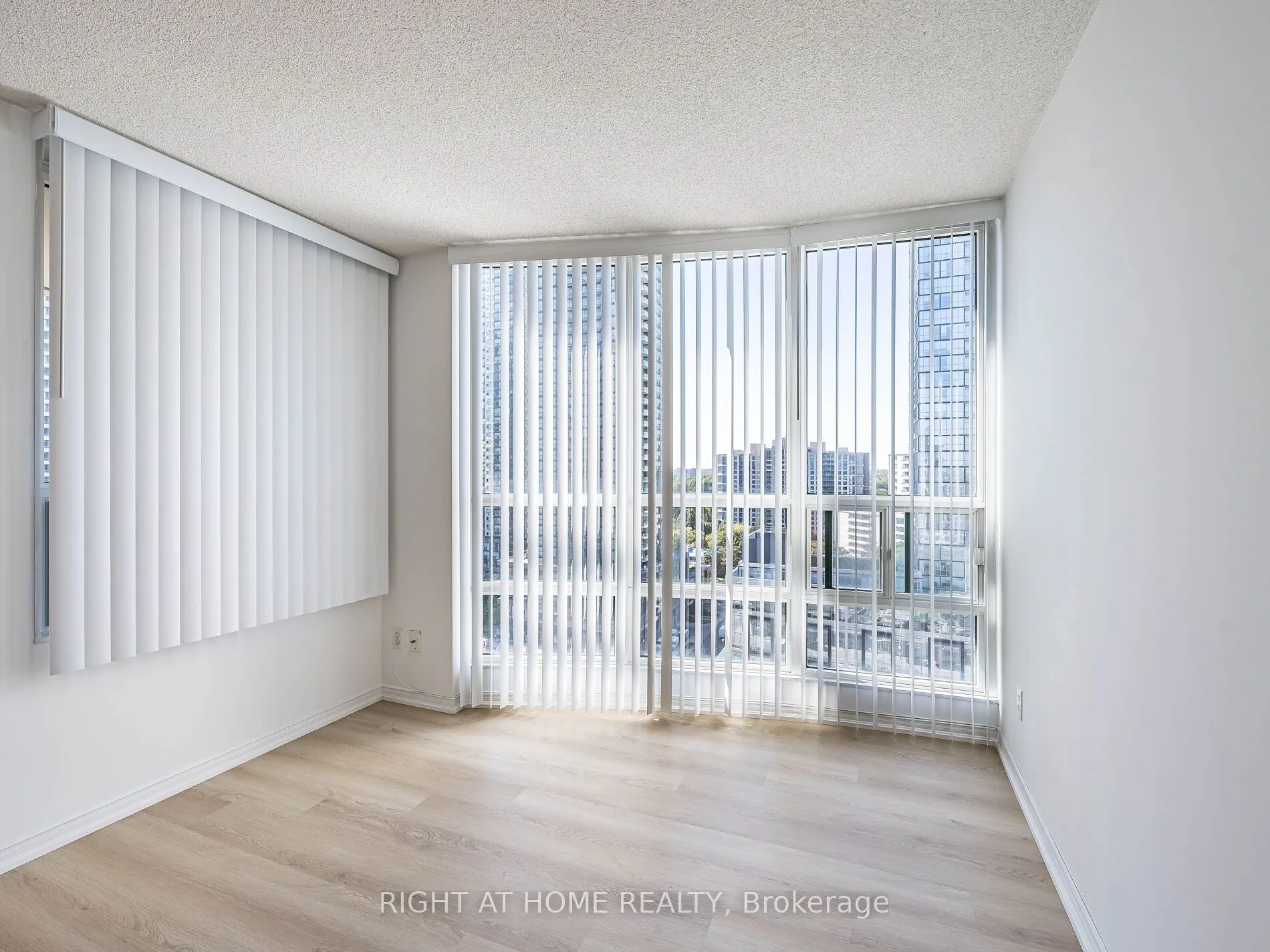 238 Doris Avenue, #2001