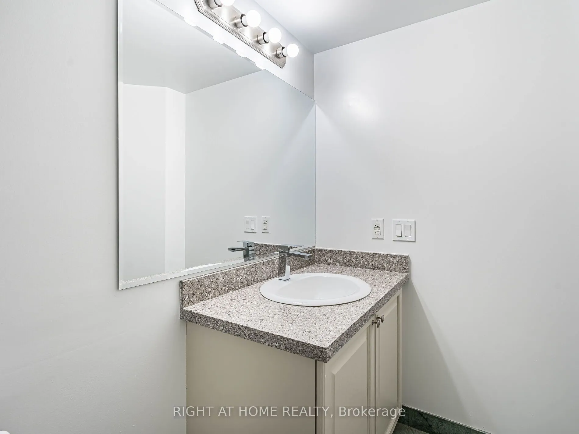 238 Doris Avenue, #2001