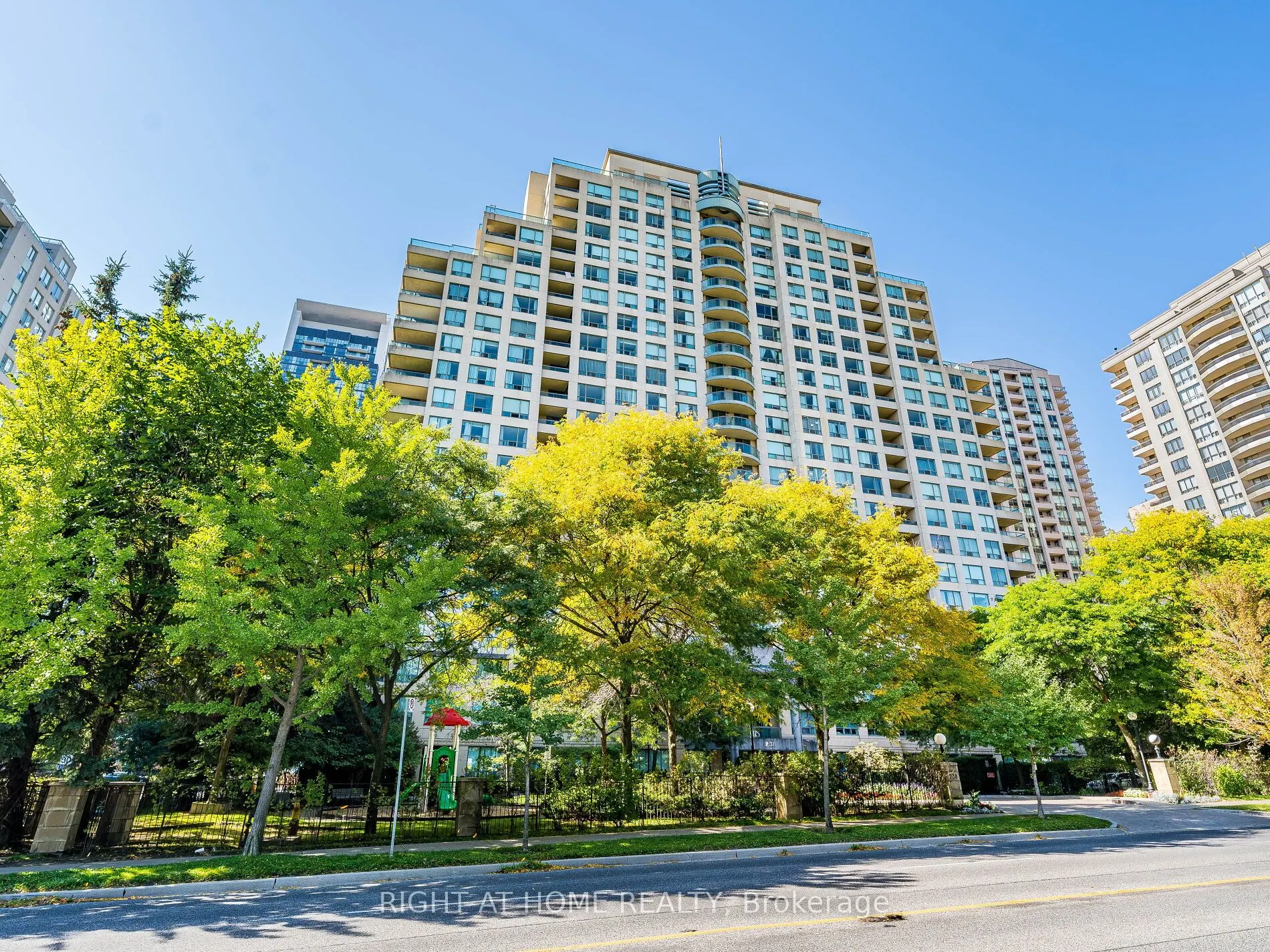 238 Doris Avenue, #2001