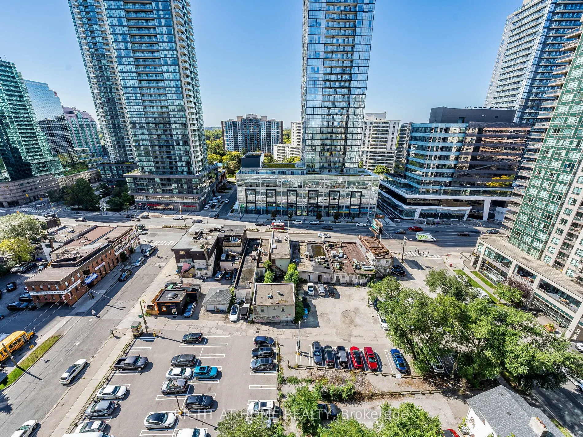 238 Doris Avenue, #2001
