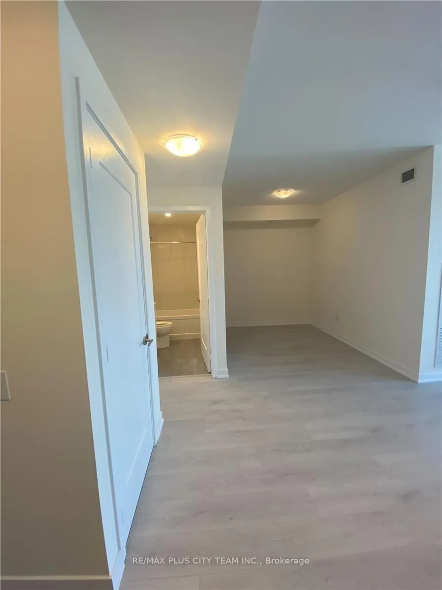 28 Freeland Street, #5106
