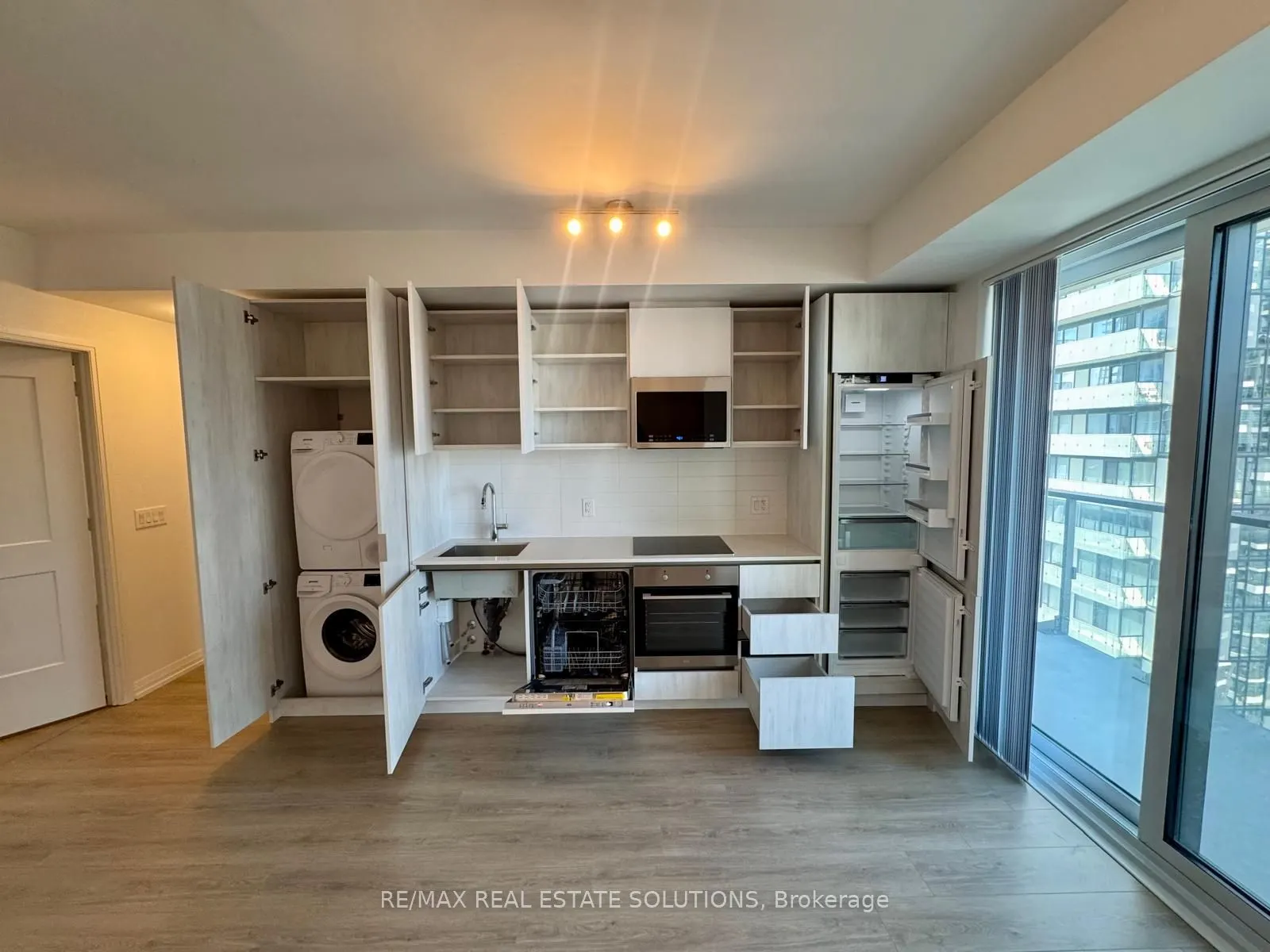 28 Widmer Street, #3726