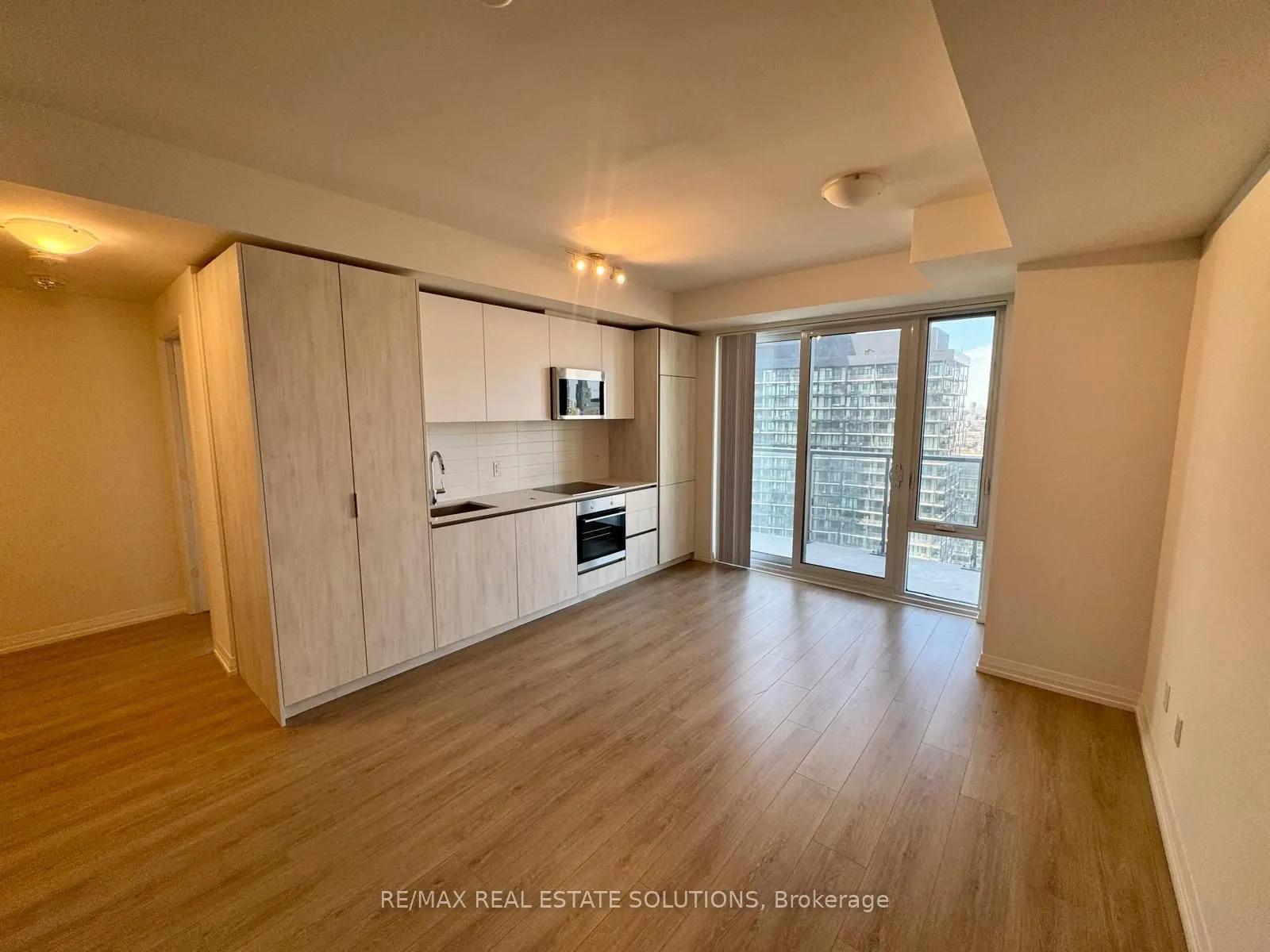 28 Widmer Street, #3726