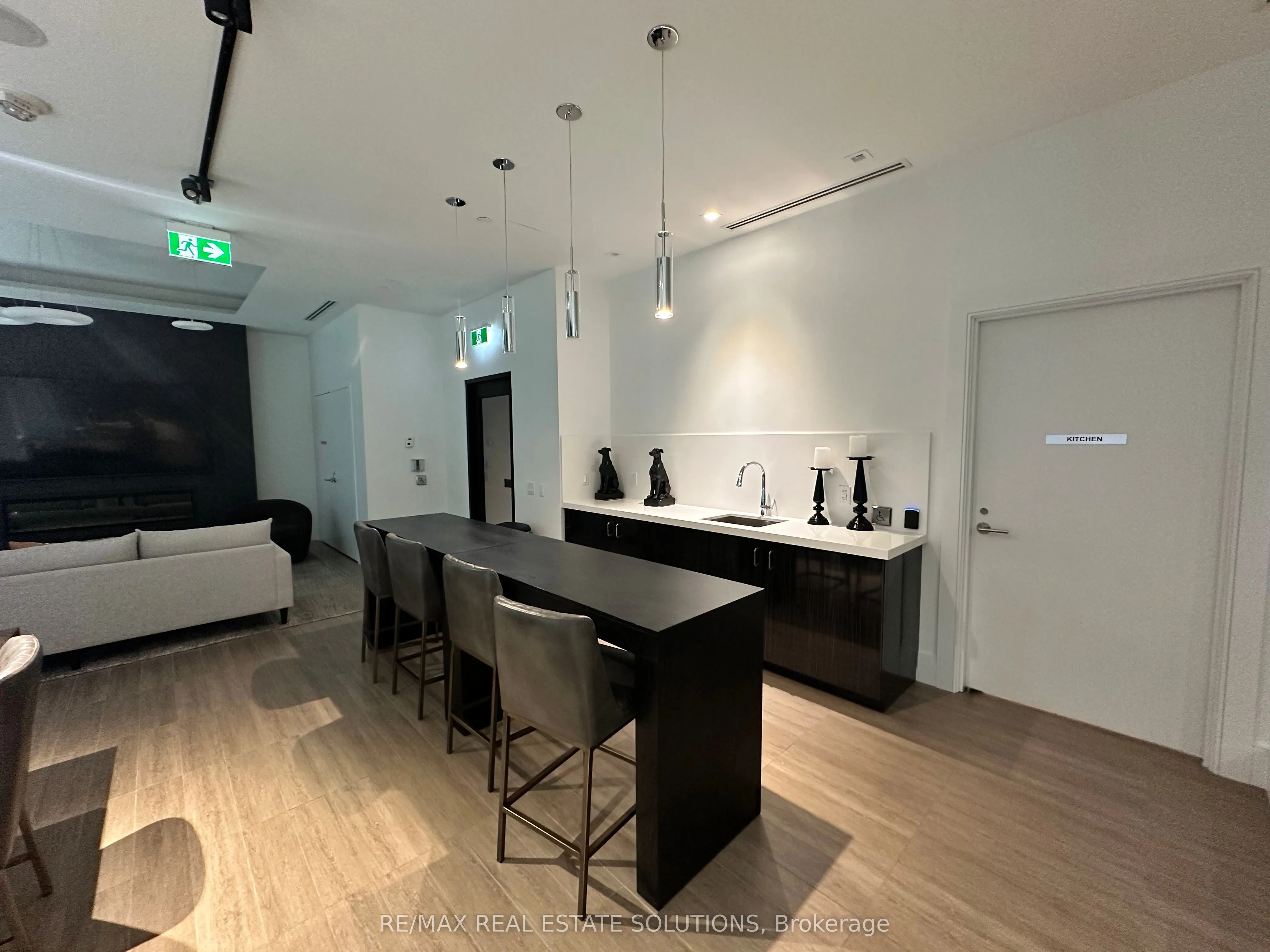 28 Widmer Street, #3726