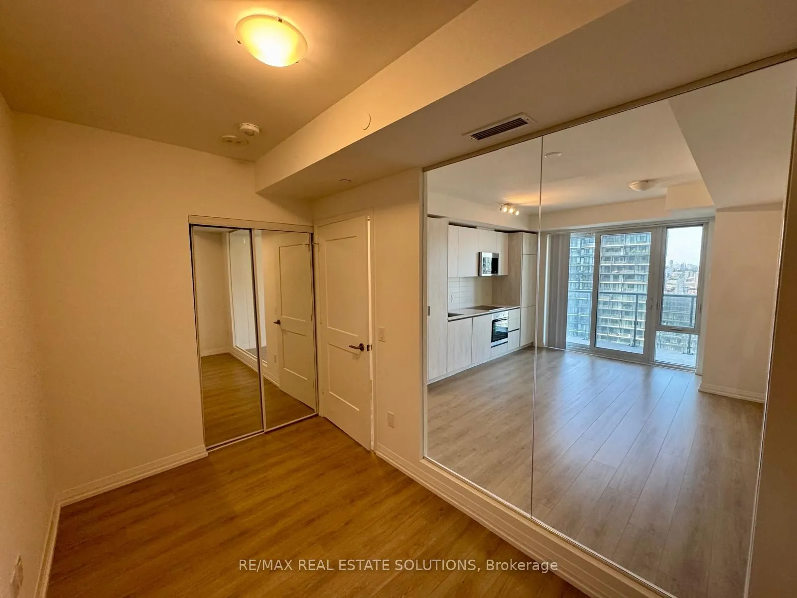 28 Widmer Street, #3726