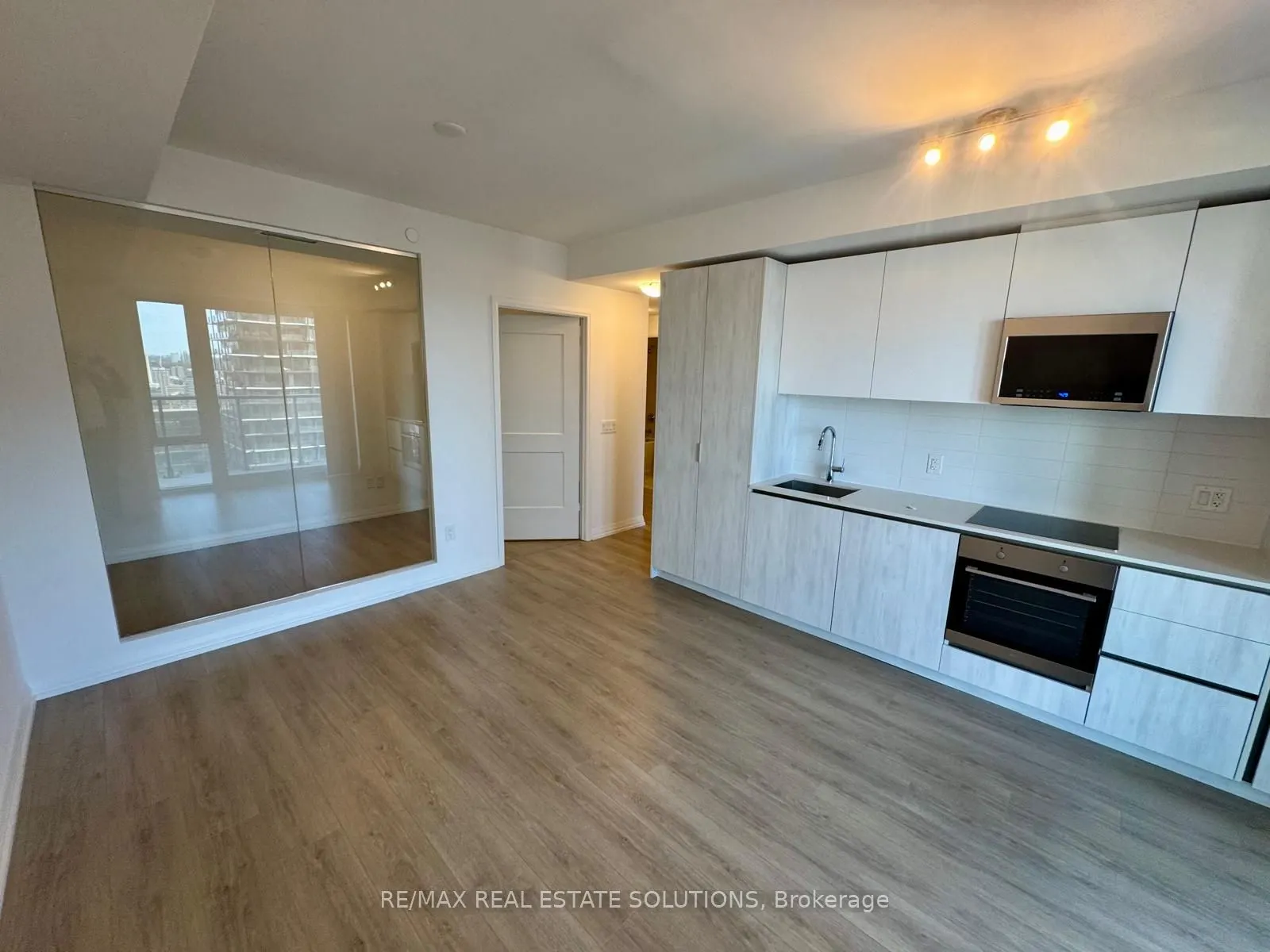 28 Widmer Street, #3726
