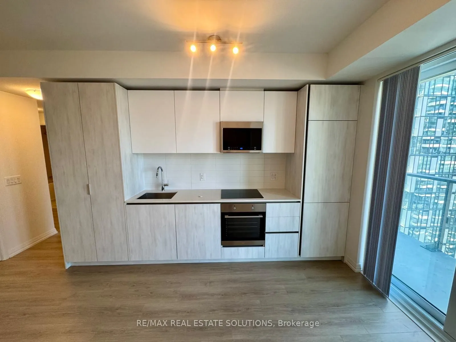 28 Widmer Street, #3726