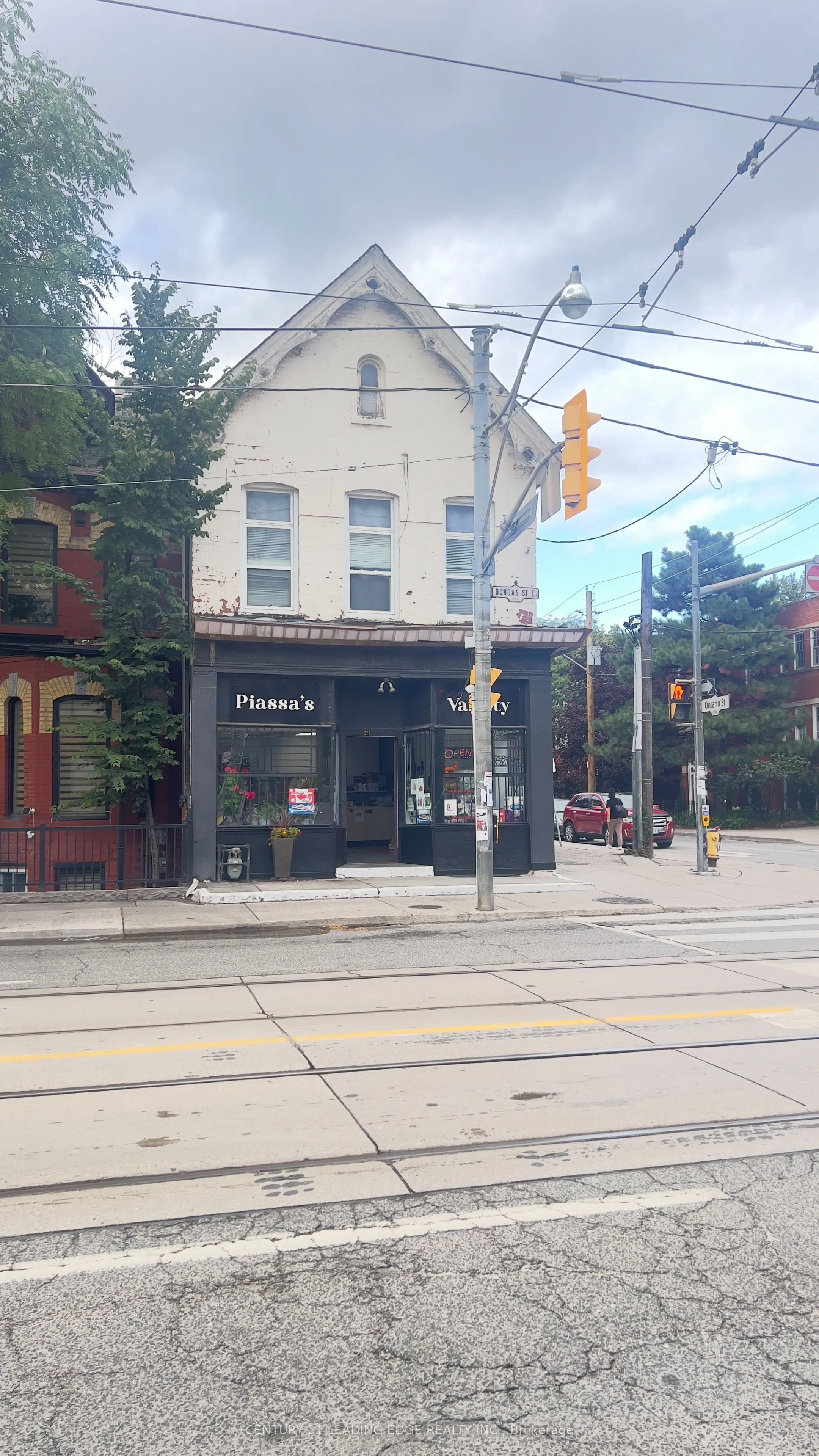 374 Dundas Street E
