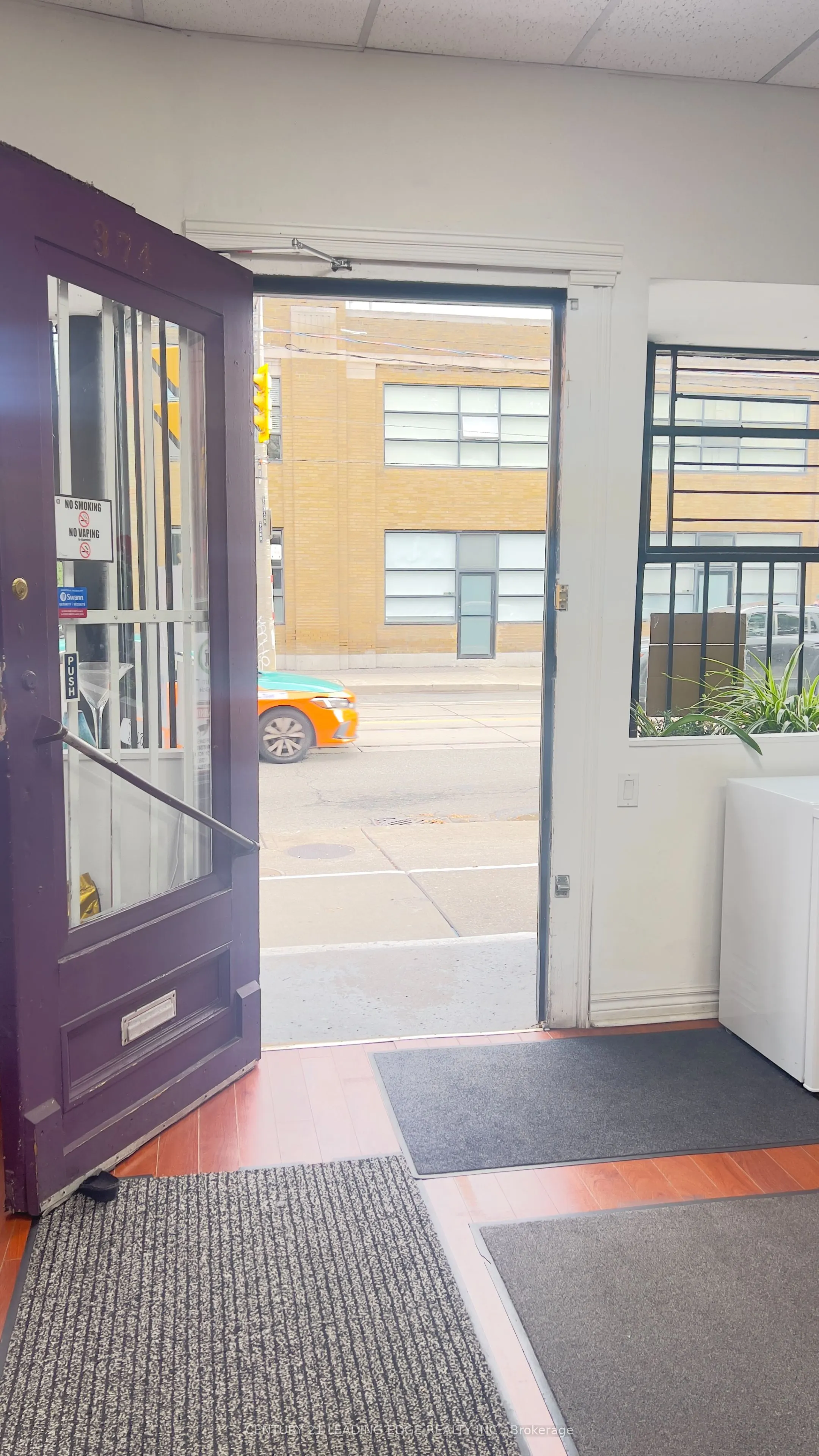 374 Dundas Street E