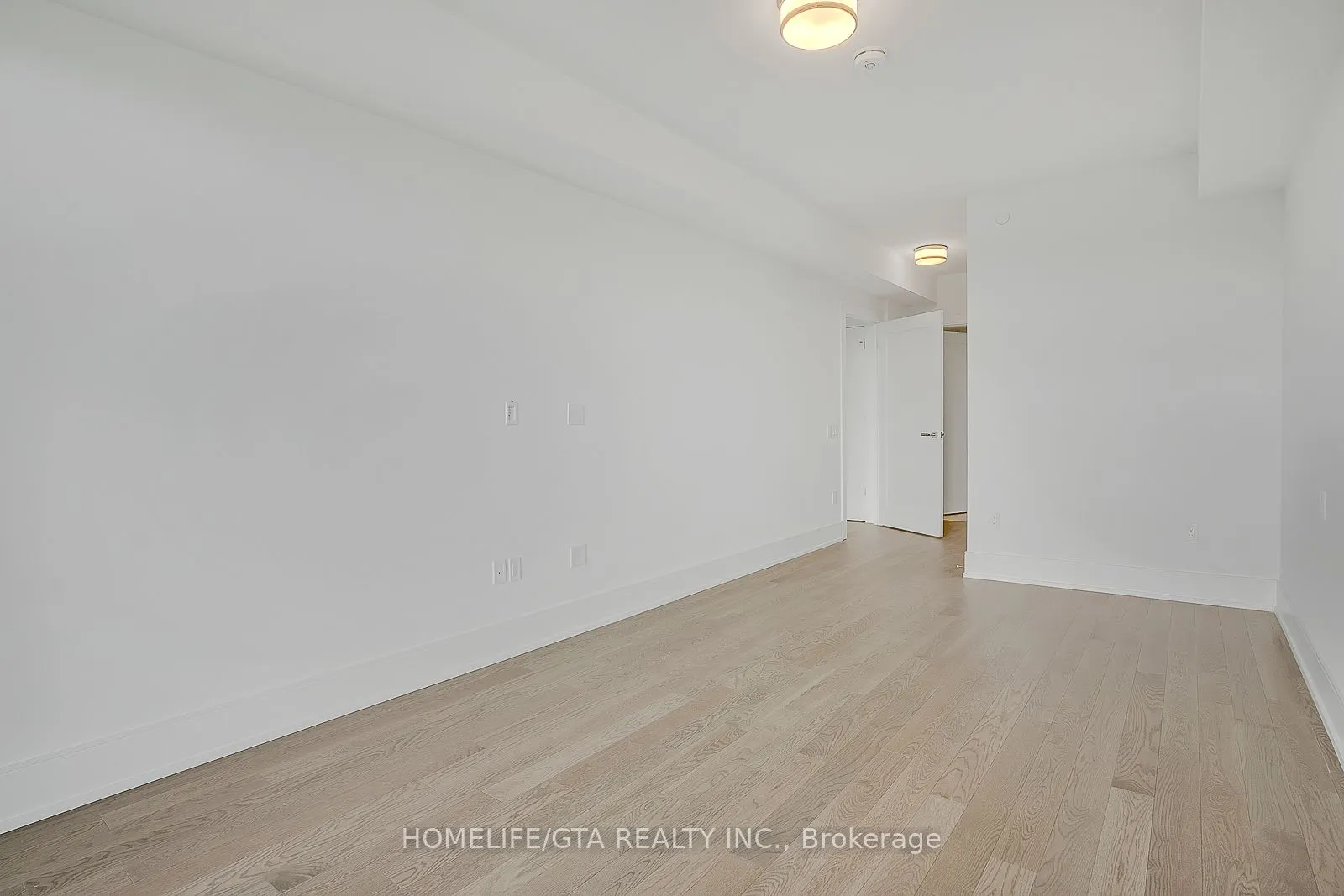 20 Inn On The Park Drive, #1833