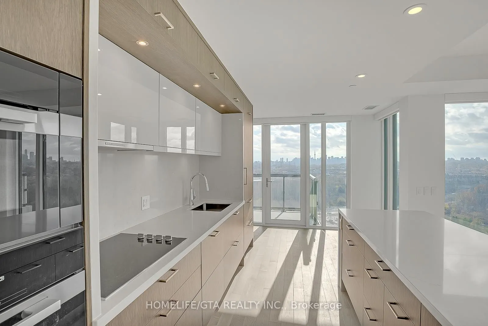 20 Inn On The Park Drive, #1833