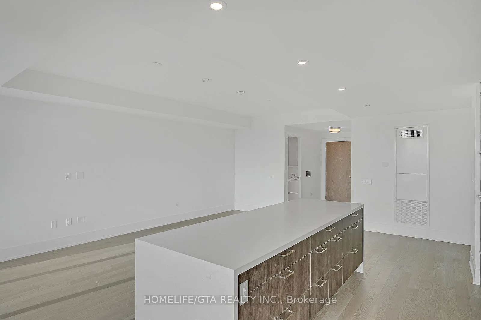 20 Inn On The Park Drive, #1833