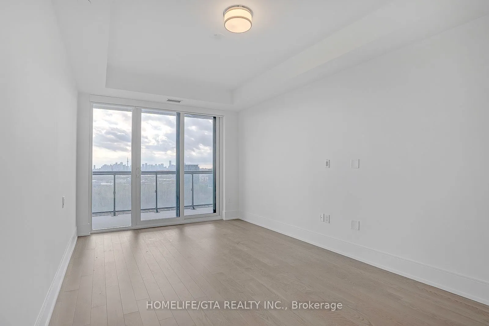 20 Inn On The Park Drive, #1833