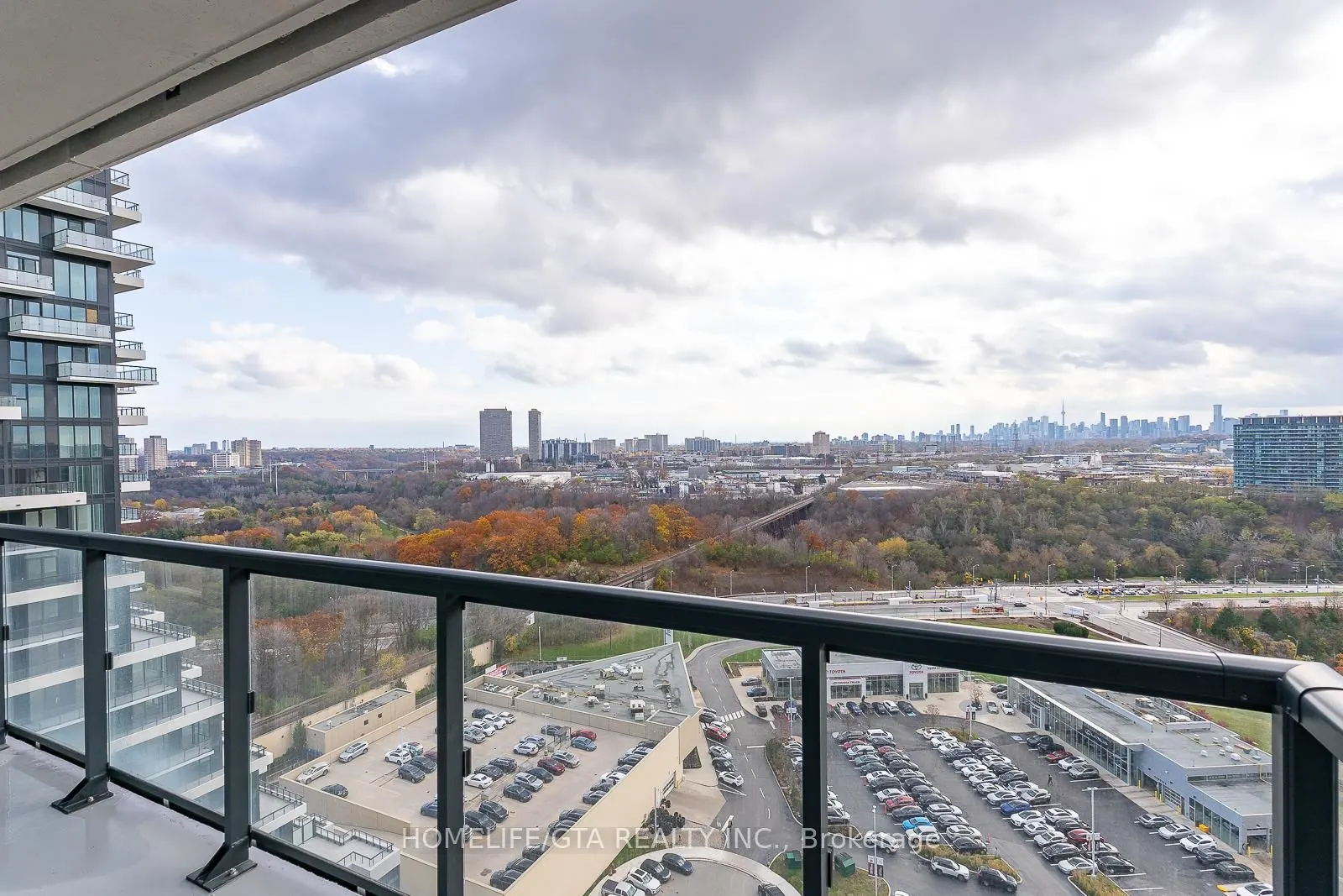 20 Inn On The Park Drive, #1833