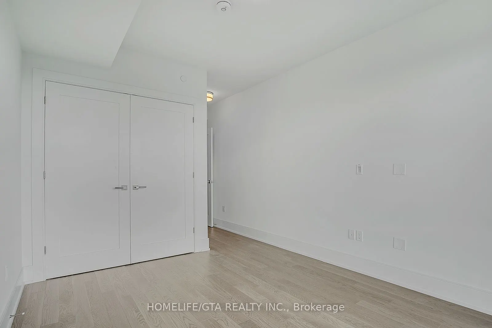 20 Inn On The Park Drive, #1833