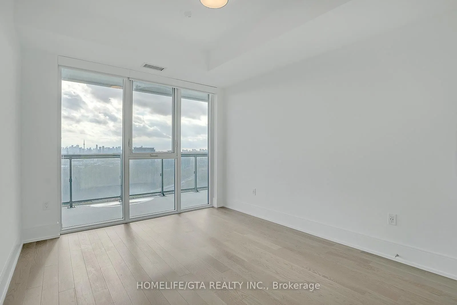 20 Inn On The Park Drive, #1833