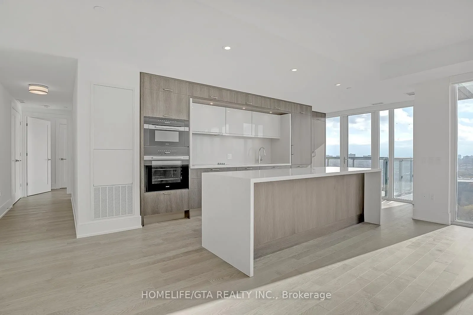 20 Inn On The Park Drive, #1833