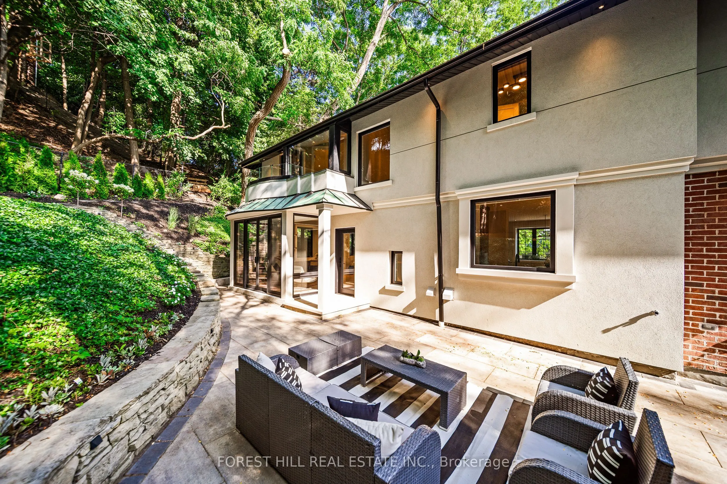 52 Roxborough Drive