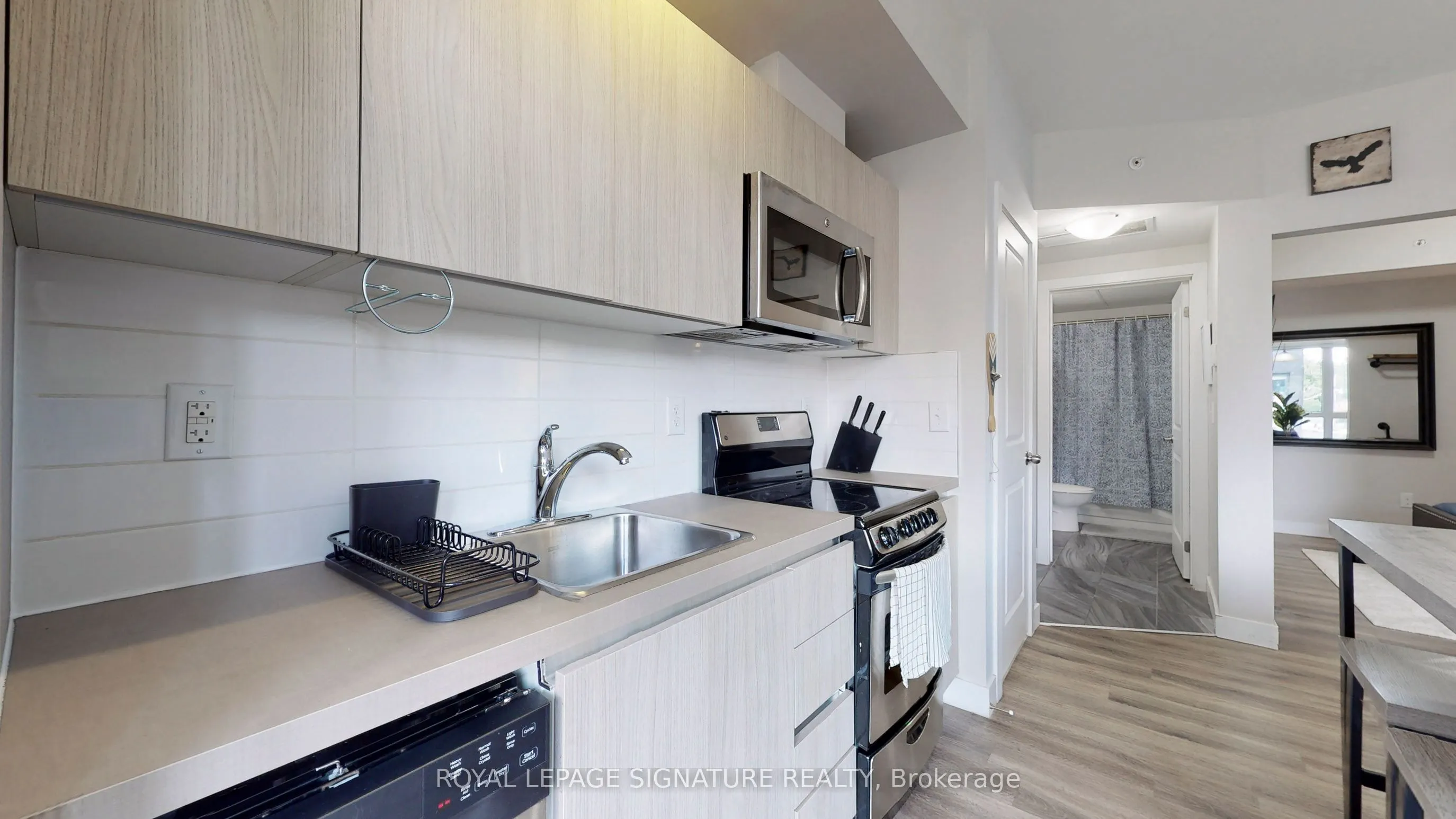 335 College Street, #204