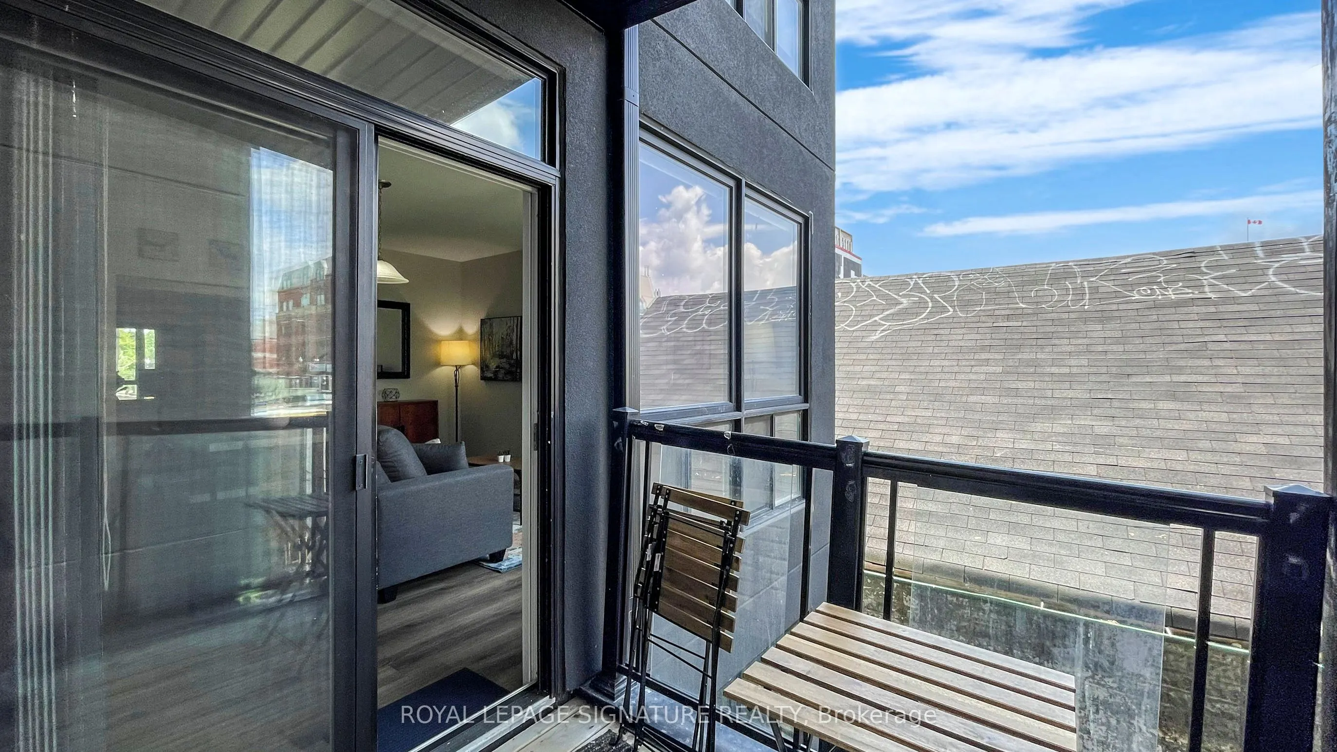 335 College Street, #204