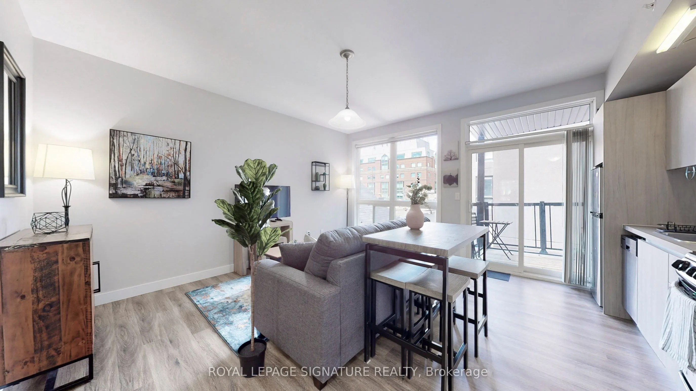 335 College Street, #204