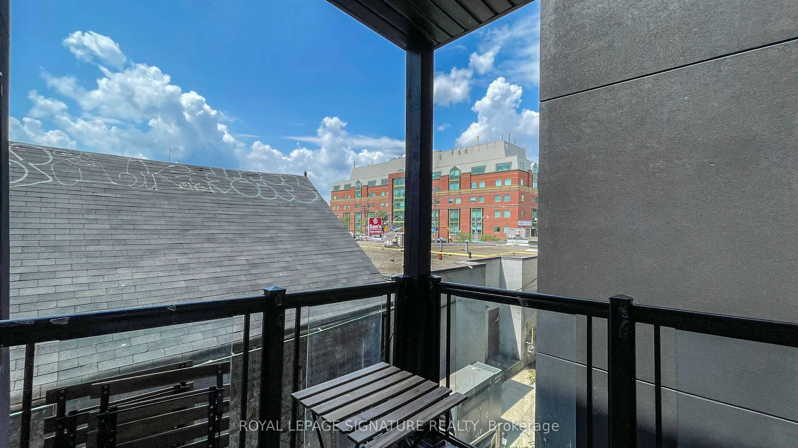 335 College Street, #204