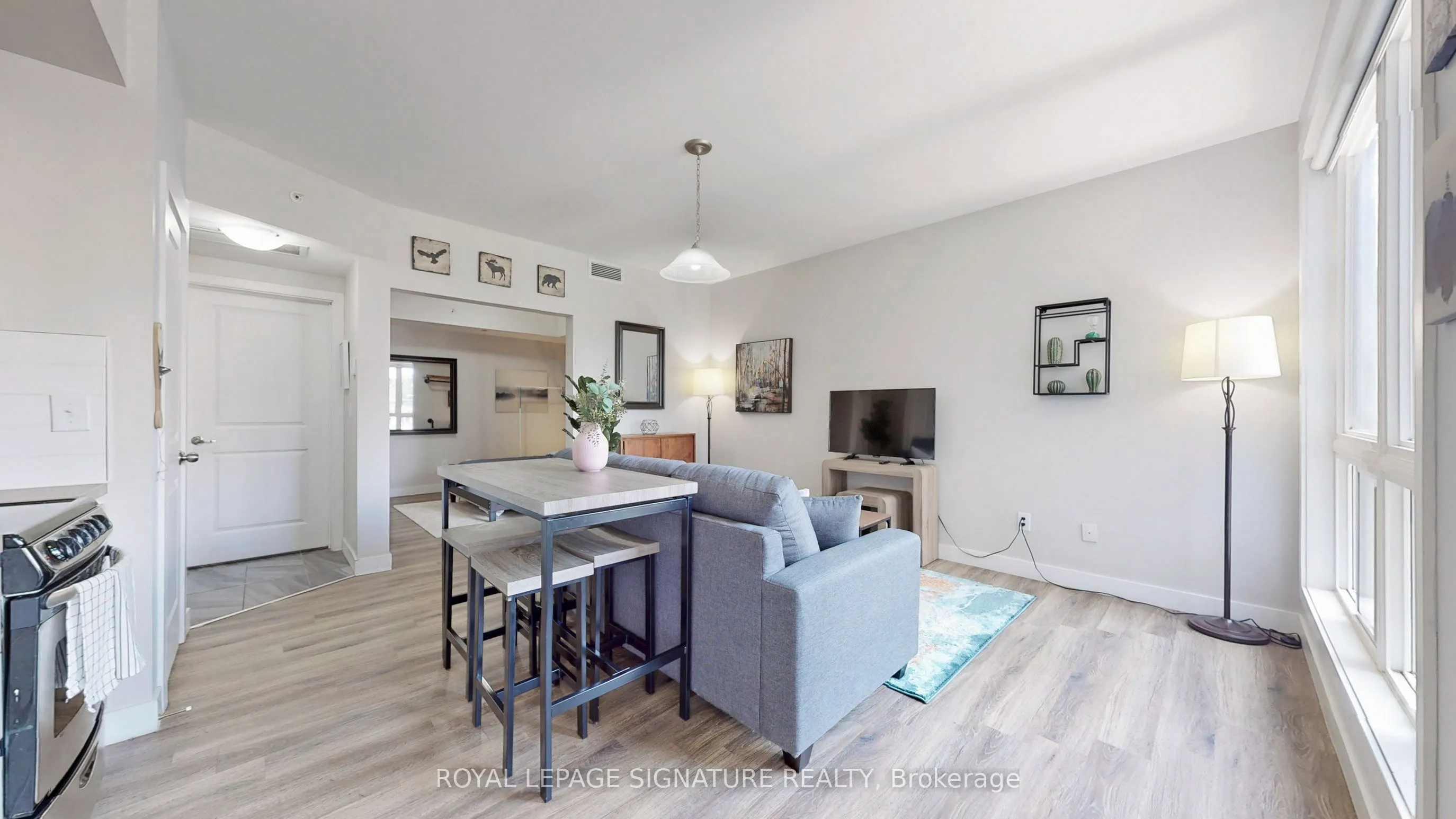 335 College Street, #204