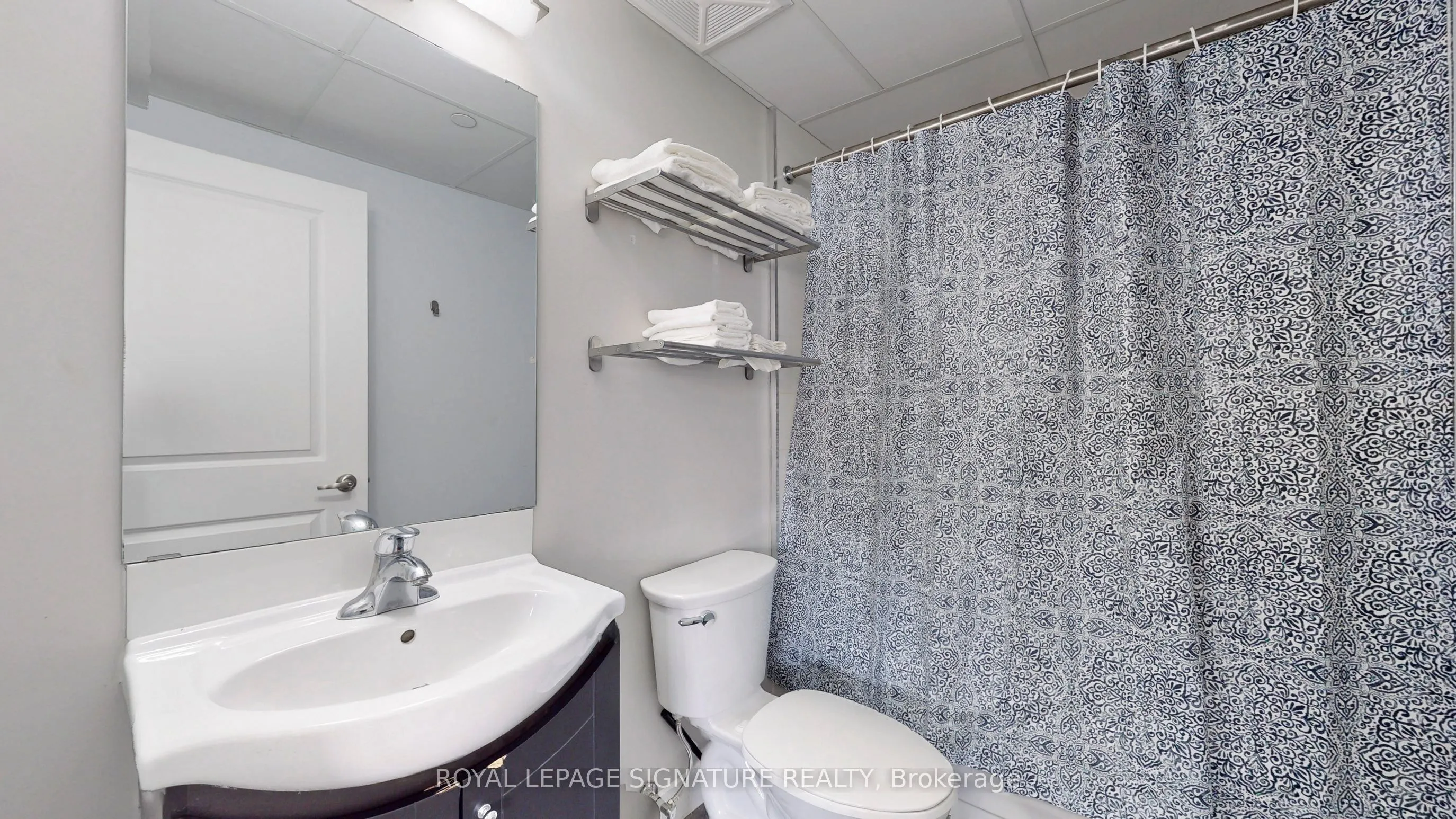 335 College Street, #204