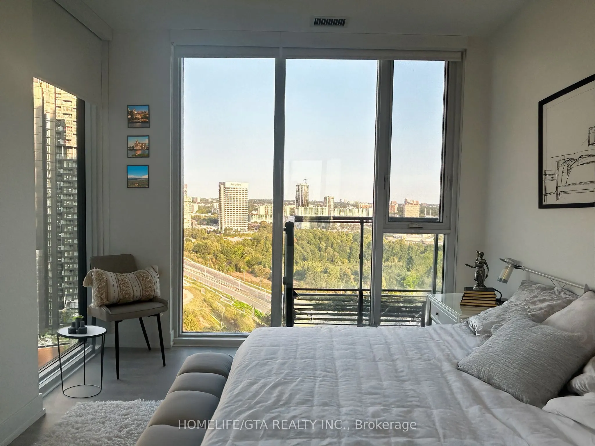 30 Inn On The Park Drive, #2207