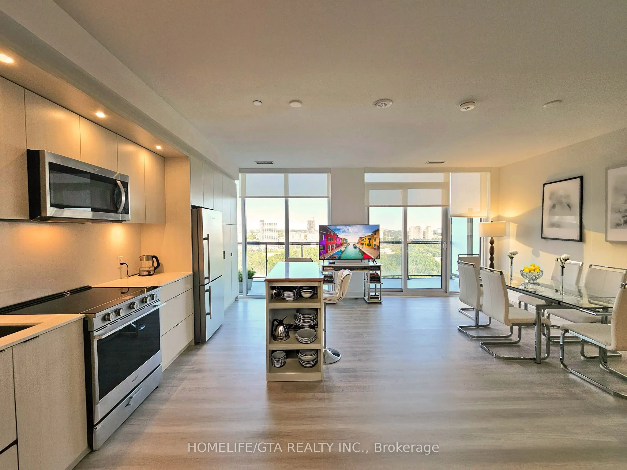 30 Inn On The Park Drive, #2207