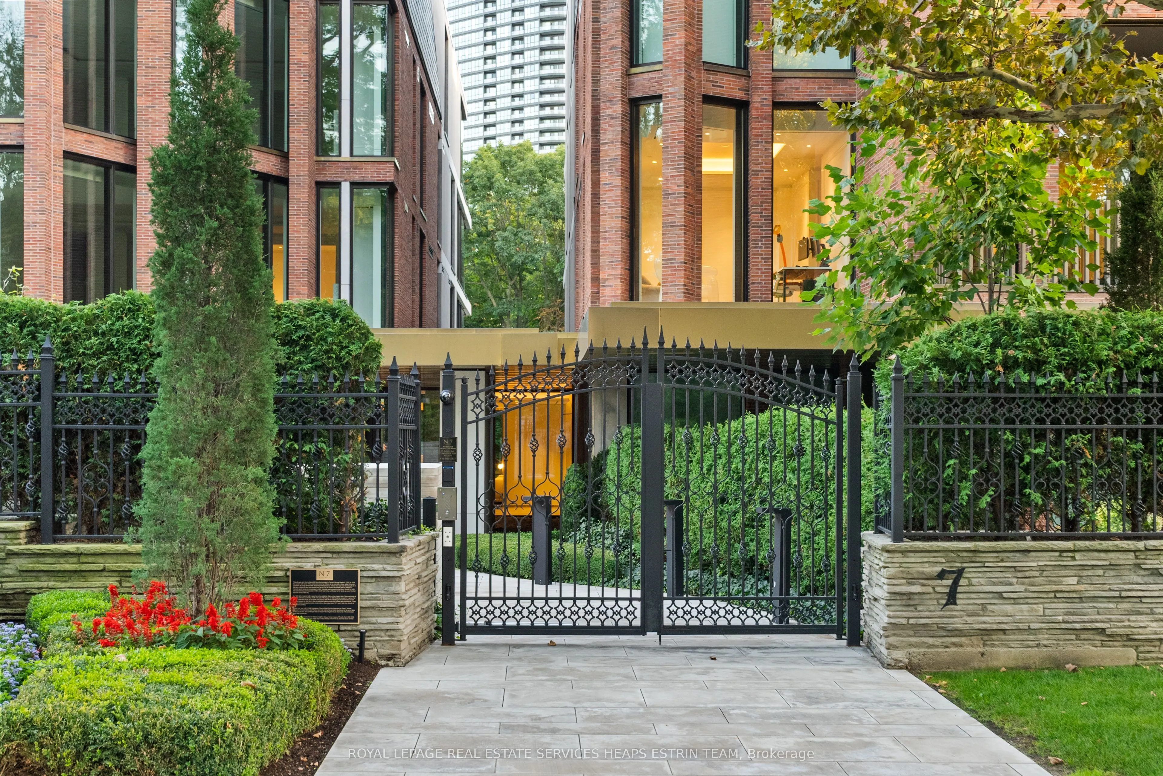 7 Dale Avenue, #302