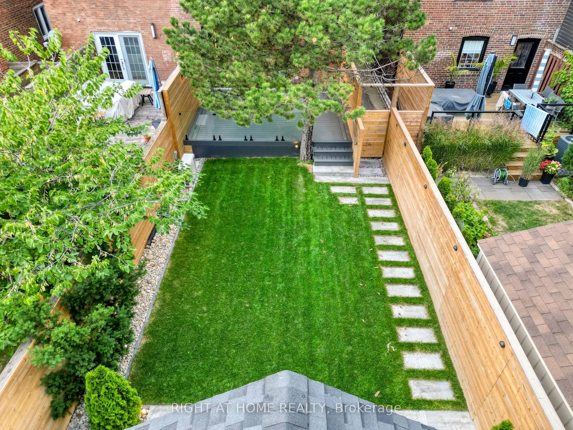 35 Woburn Avenue