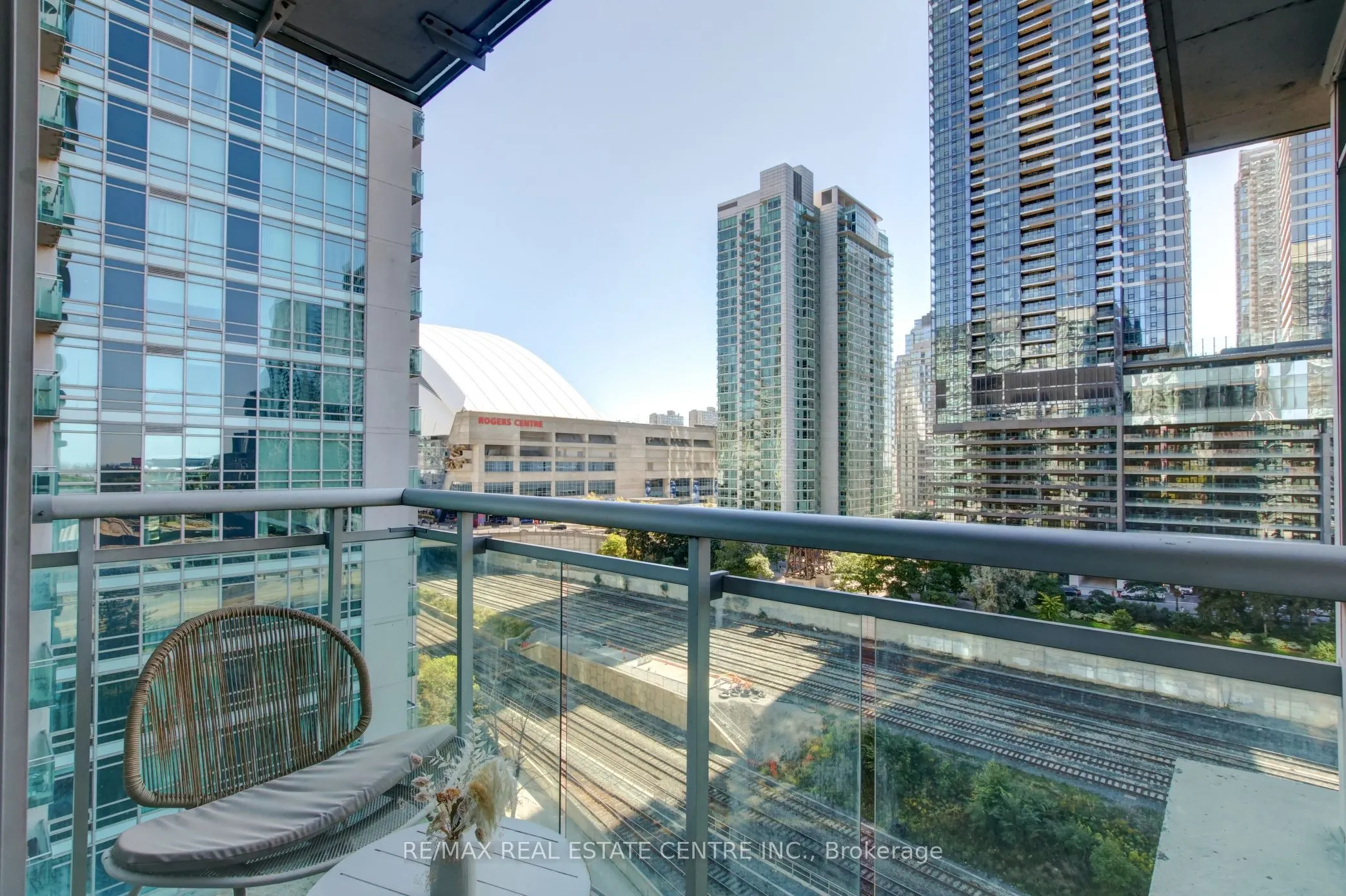 397 Front Street W, #1010
