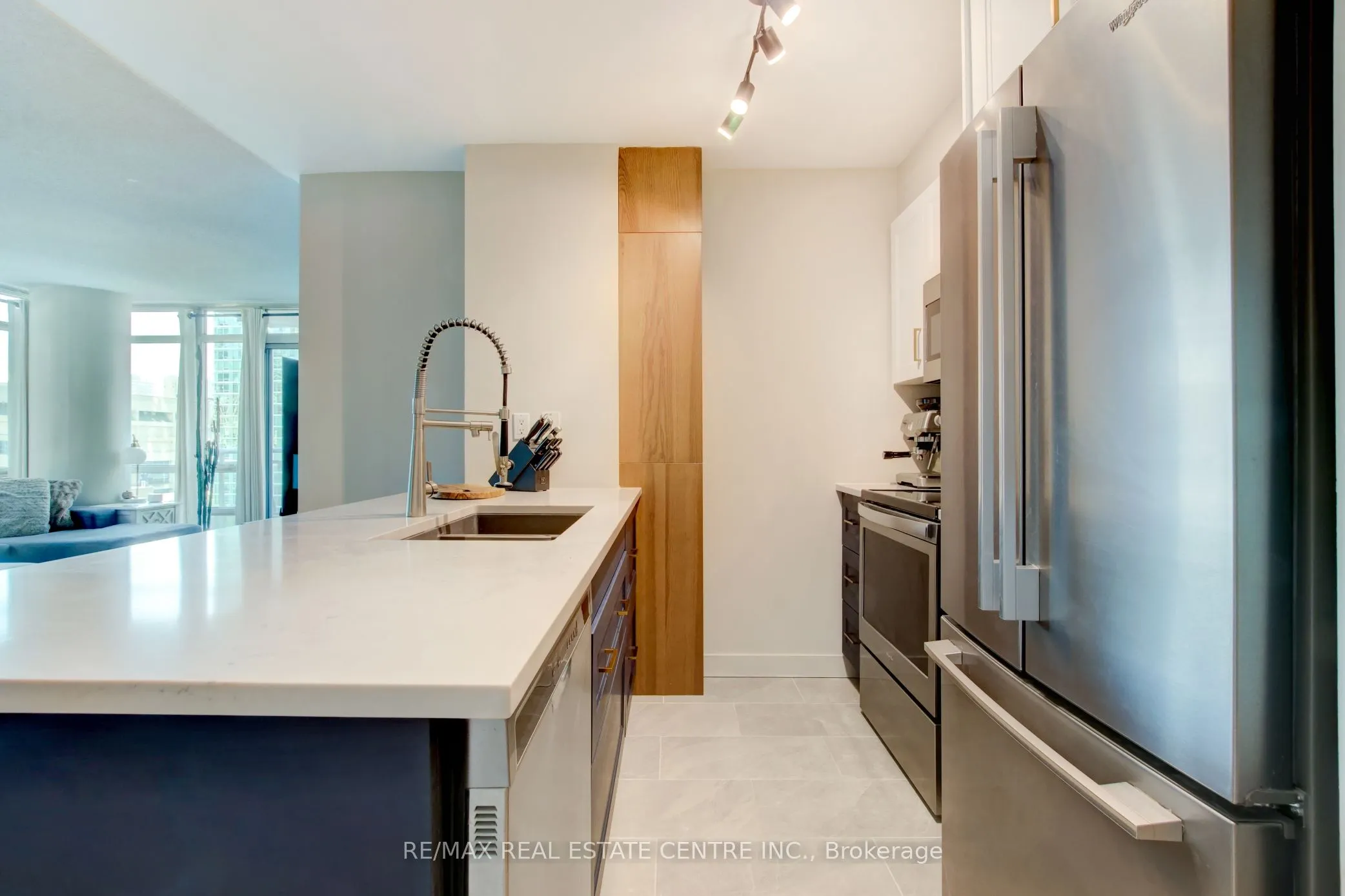 397 Front Street W, #1010
