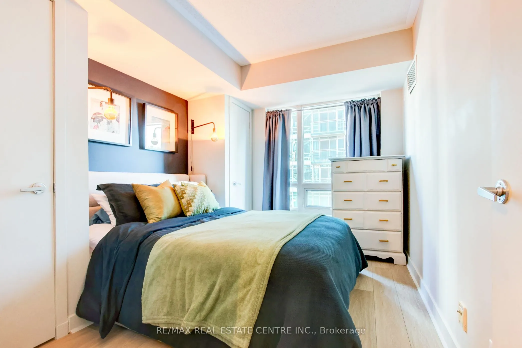 397 Front Street W, #1010
