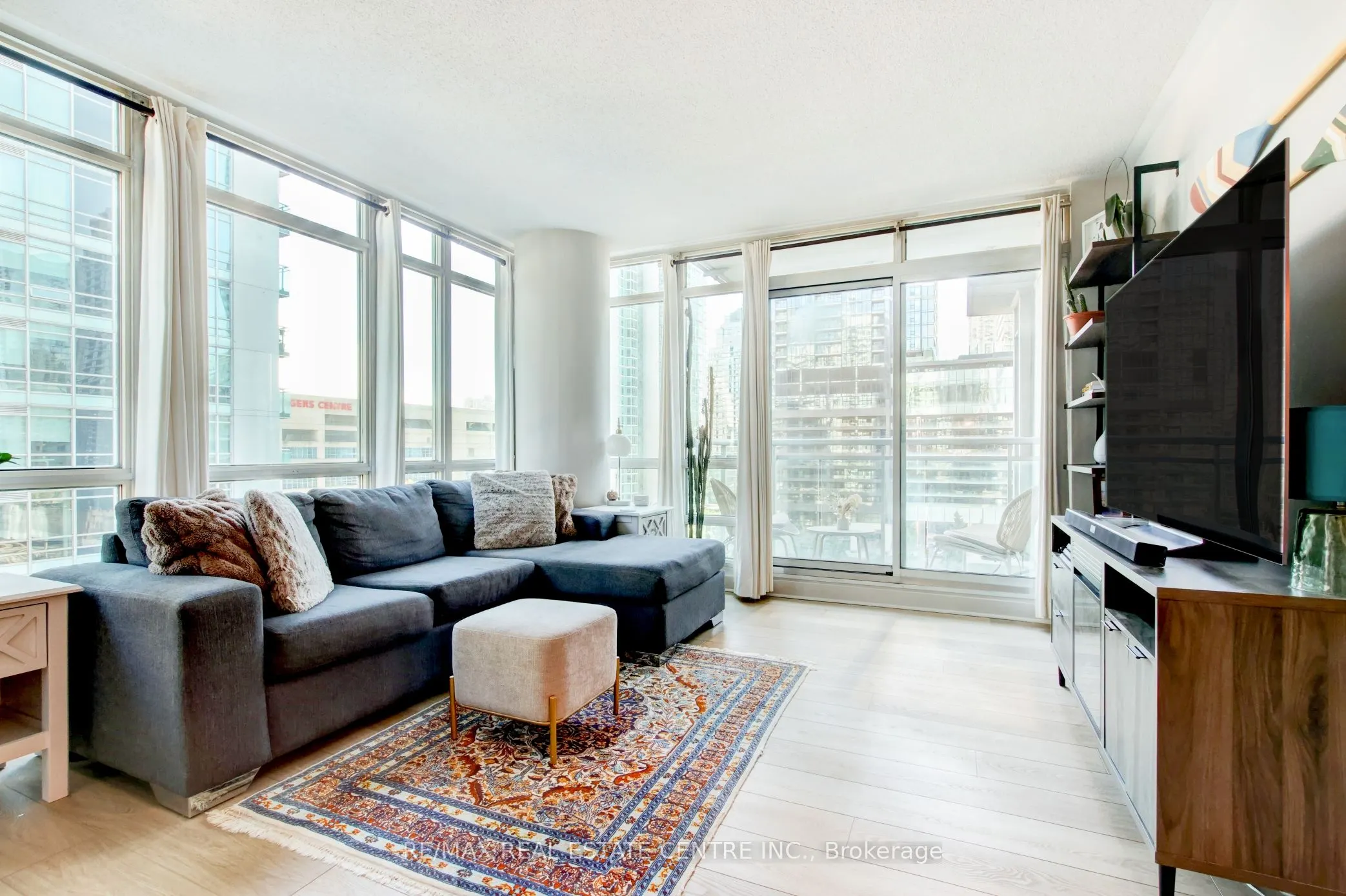 397 Front Street W, #1010