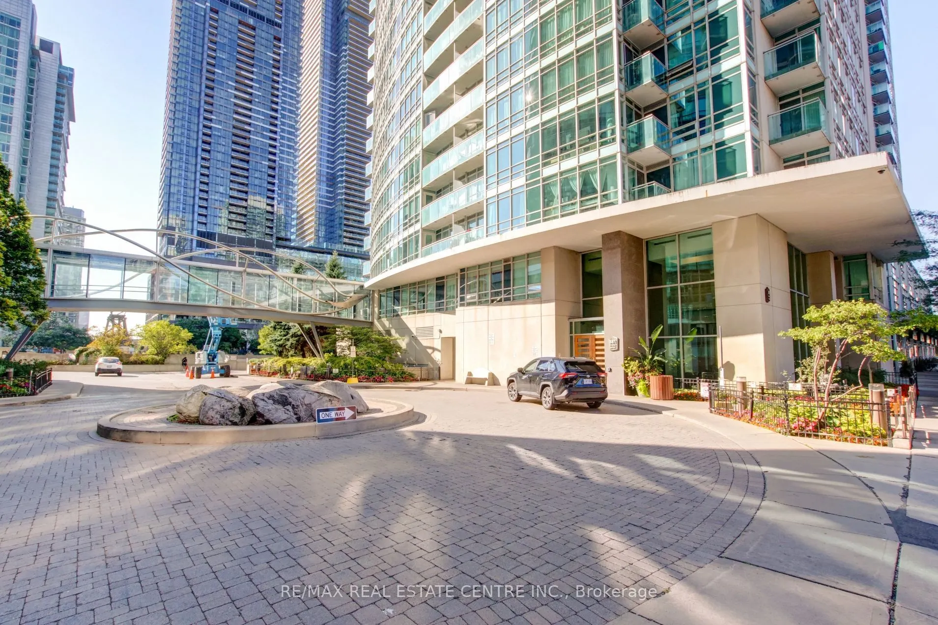 397 Front Street W, #1010
