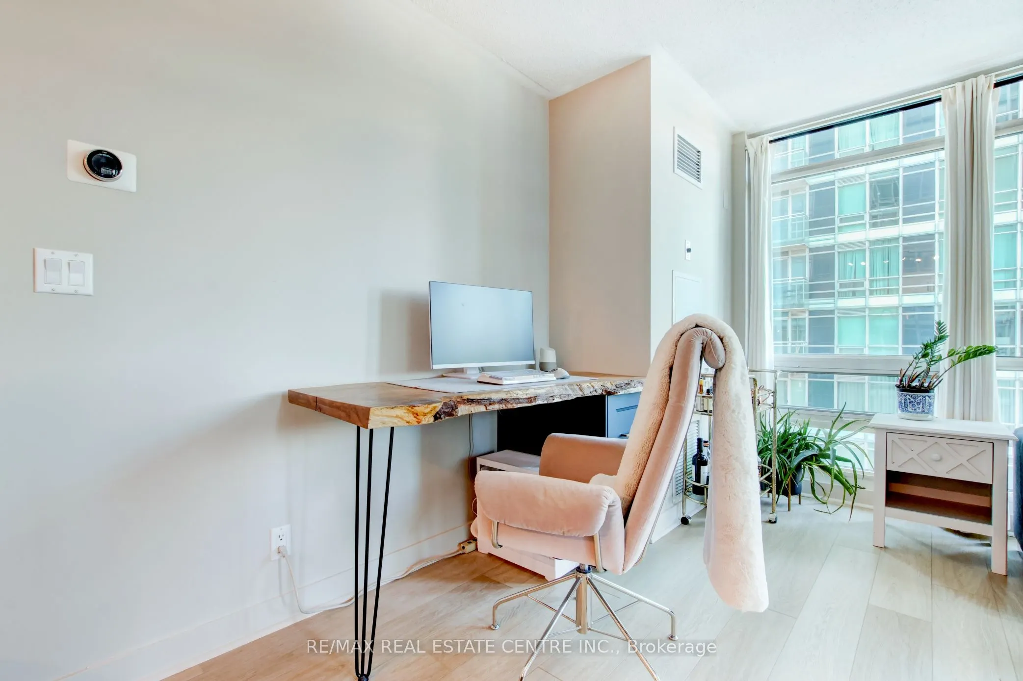 397 Front Street W, #1010