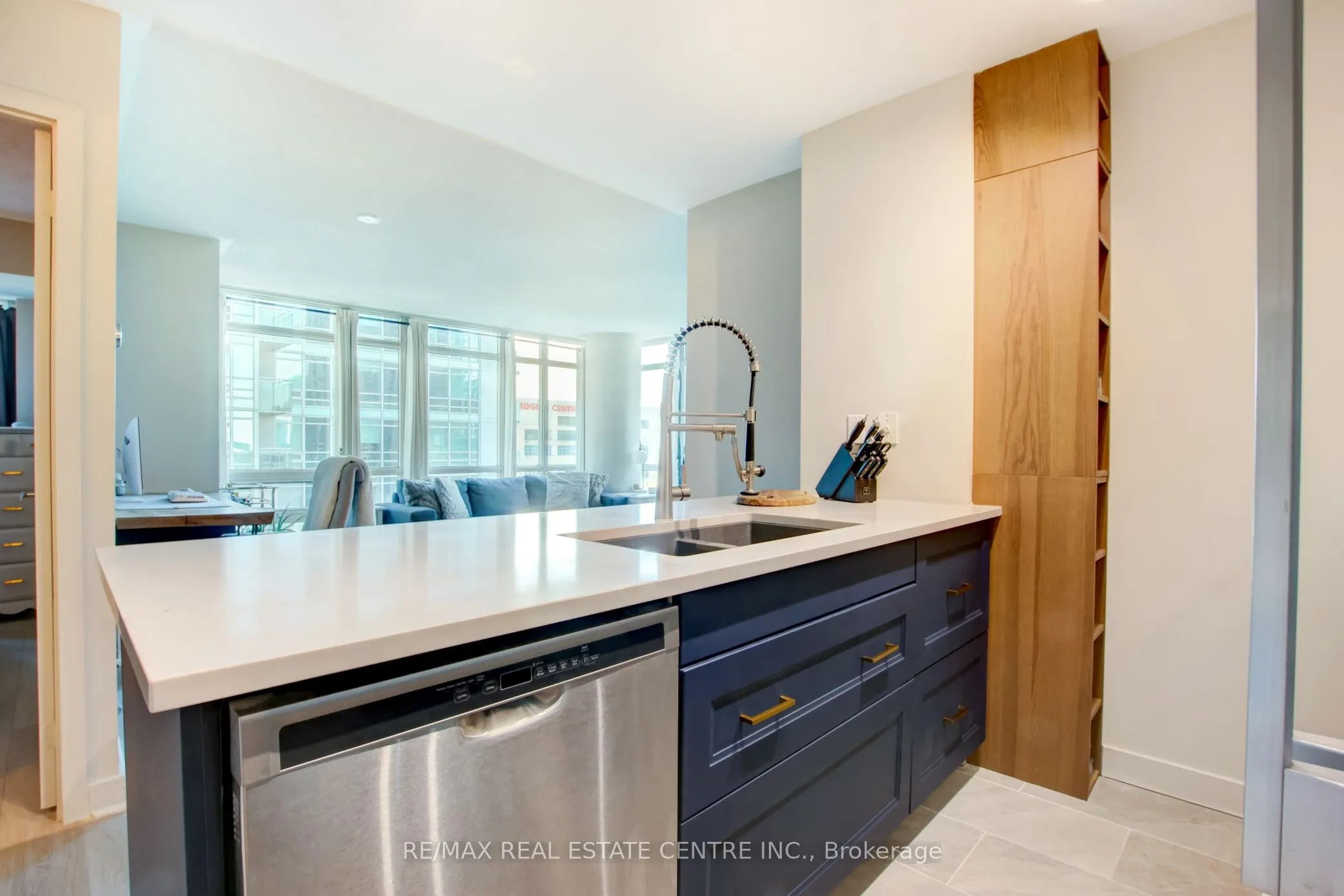 397 Front Street W, #1010