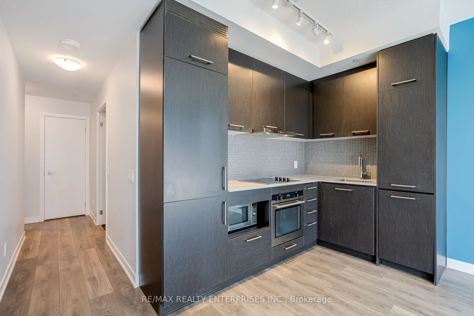 87 Peter Street, #2513