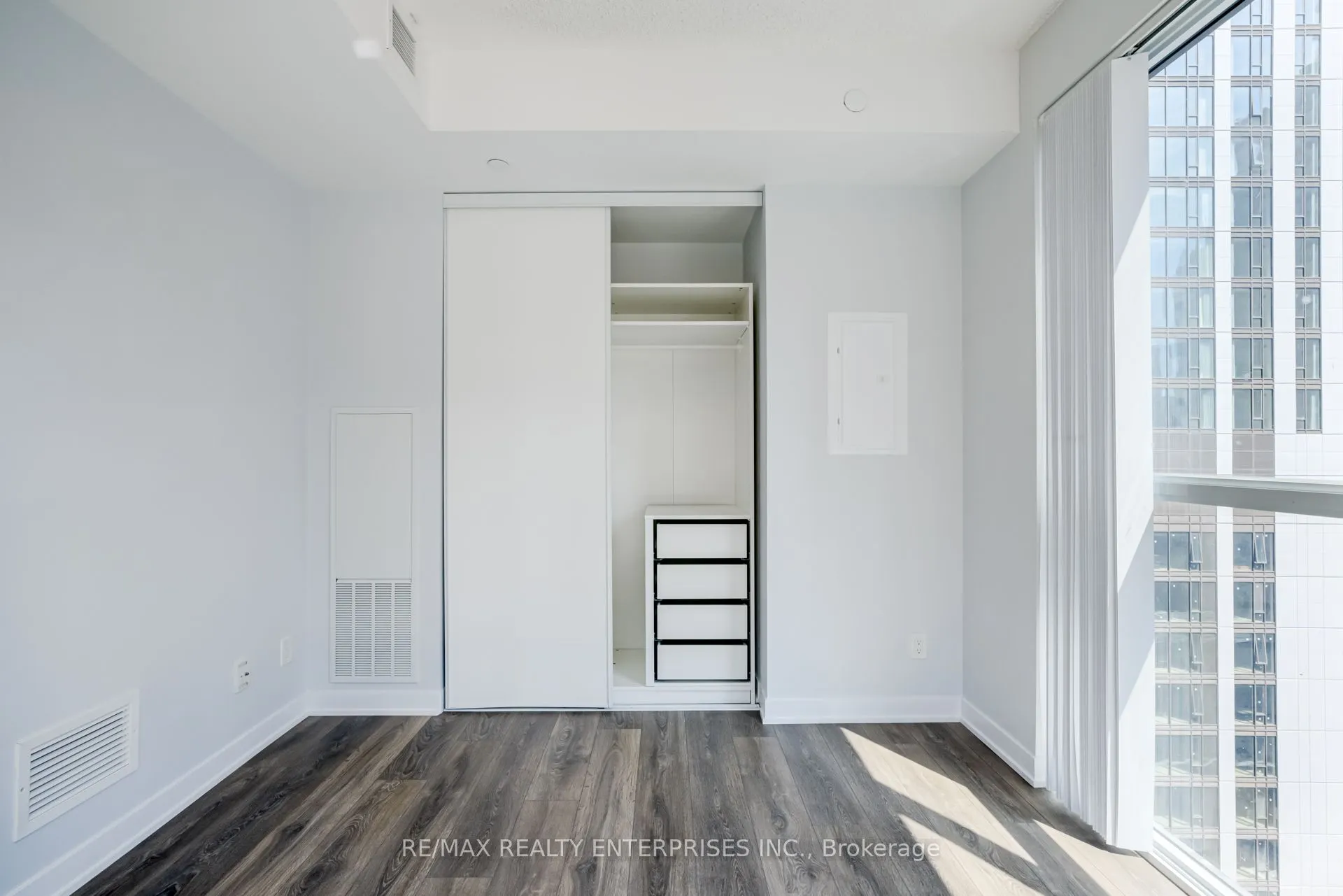 87 Peter Street, #2513