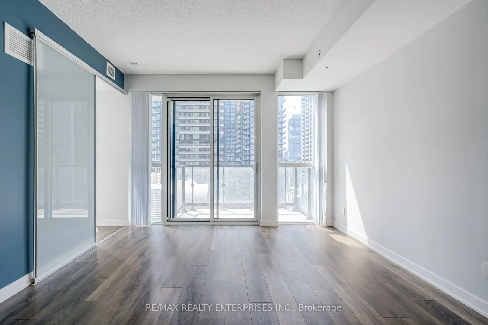 87 Peter Street, #2513