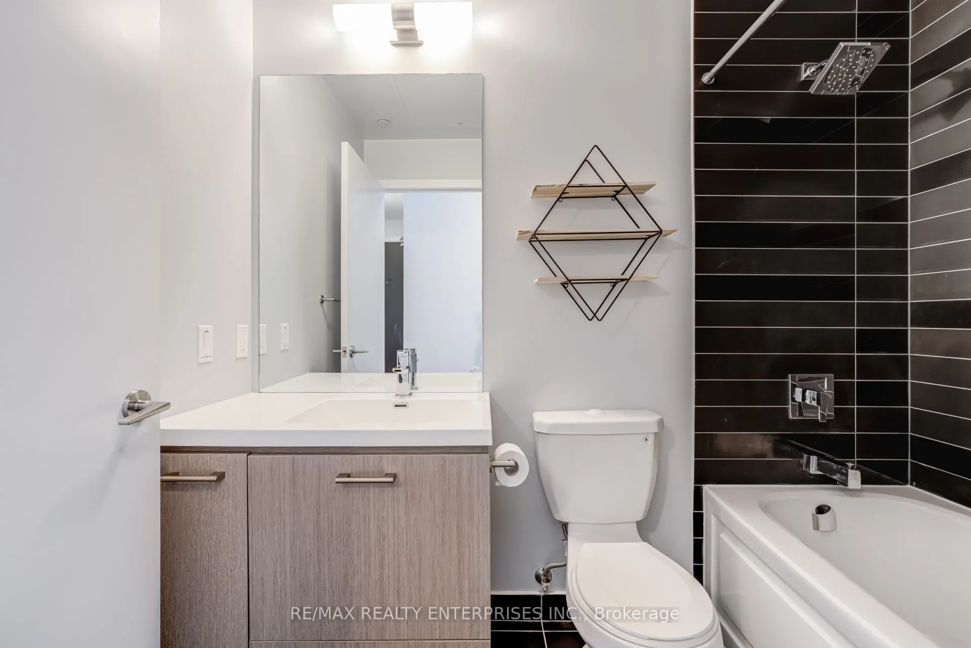 87 Peter Street, #2513